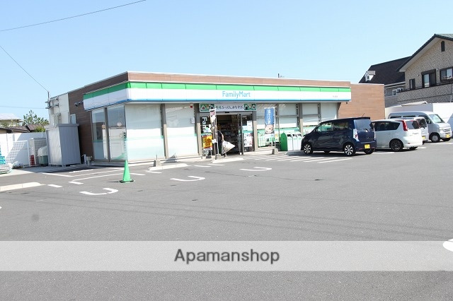 コンビニ　ファミリーマート（コンビニ）まで240m