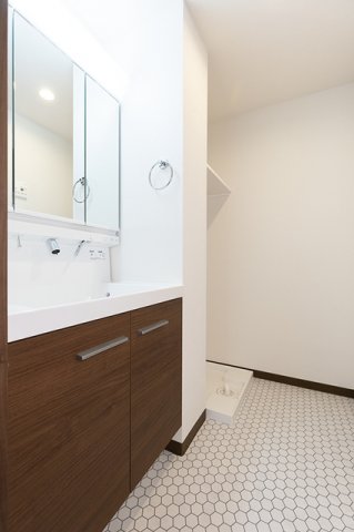 洗面設備　※写真は同タイプ住戸です。