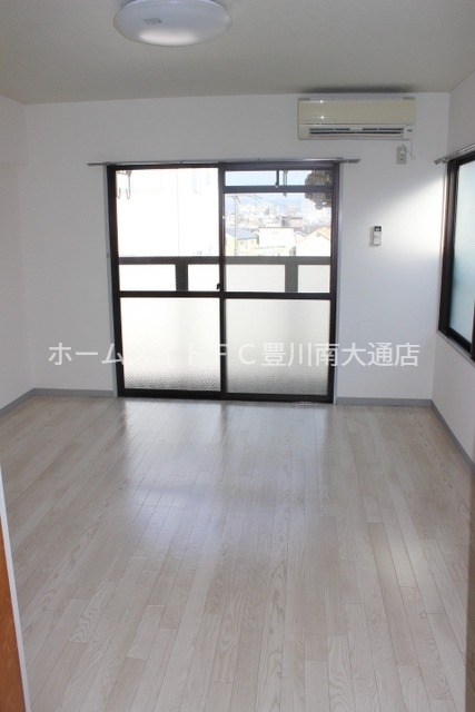 居室・リビング　同型別部屋写真