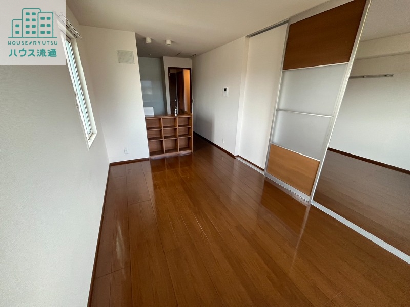 居室・リビング　※別号室のお写真です