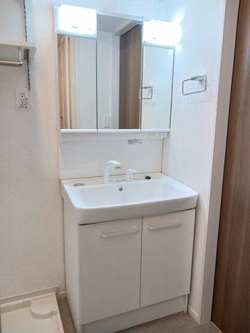 洗面設備　コンパクトで使いやすい洗面所