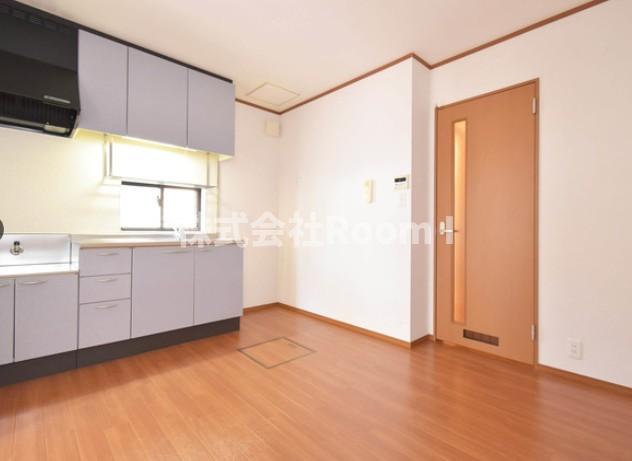 居室・リビング　こちらの居間で趣味の時間をお楽しみください