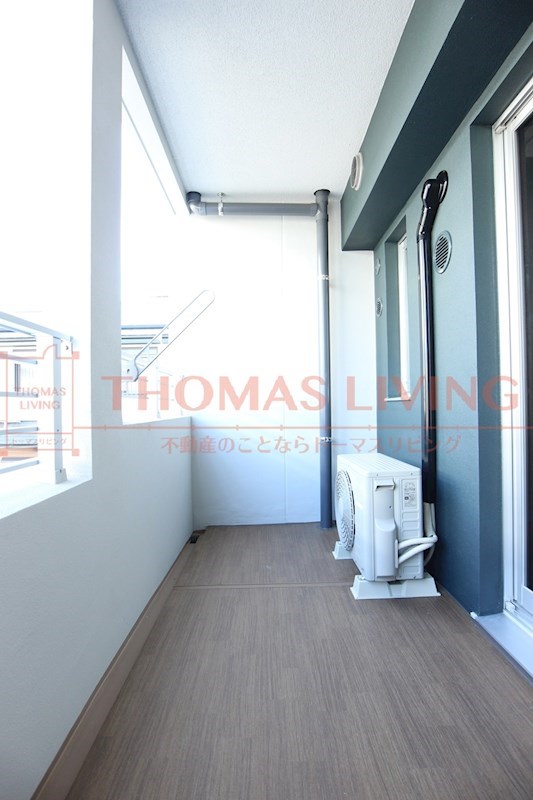 バルコニー　お洗濯もしやすい幅です。(写真はウッド系フローリングのお部屋