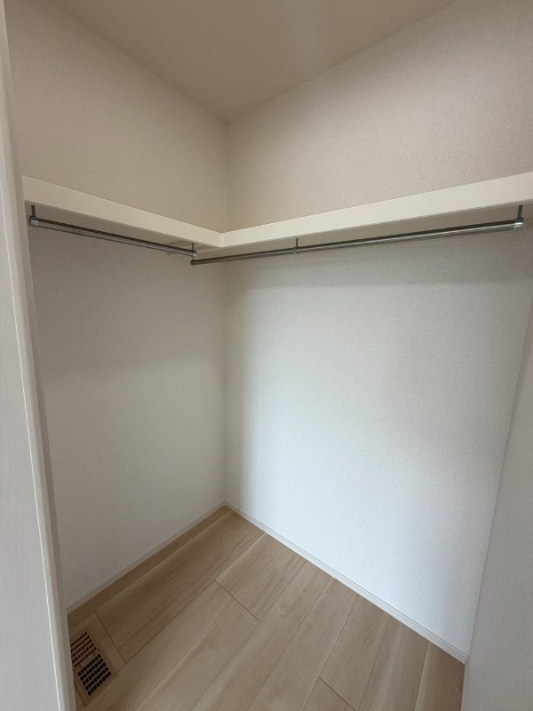収納　廊下側洋室収納