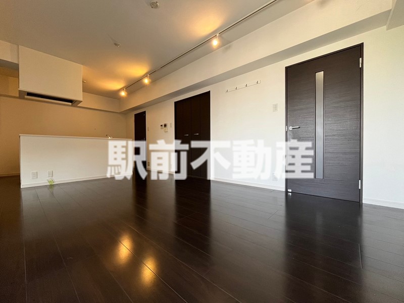 居室・リビング　※同物件別部屋の参考写真・現況優先