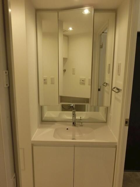 洗面設備　広い洗面スペース