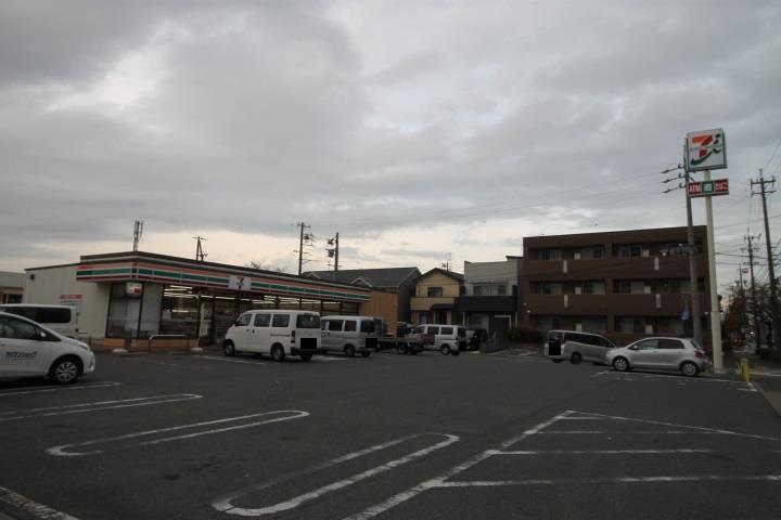 コンビニ　セブンイレブン（コンビニ）まで917m