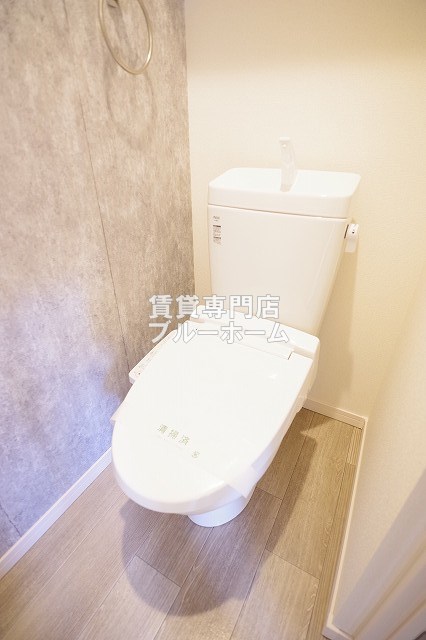 トイレ　温水洗浄付き便座！