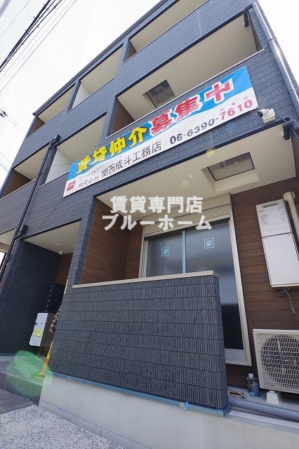 建物外観　木造3階建てのきれいな物件！