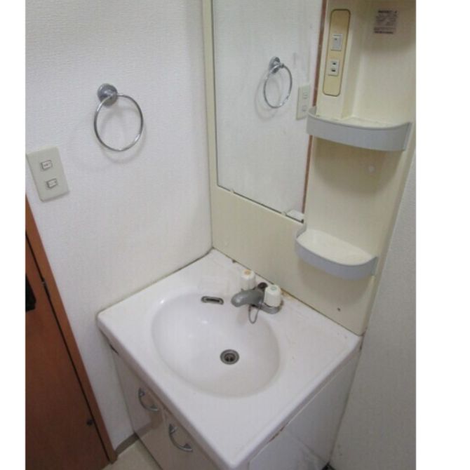 洗面設備　独立洗面台で身支度をすべて済ませてしまいましょう