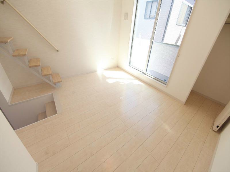 バルコニー　洋室5.7帖　ロフト6.5帖　同仕様写真