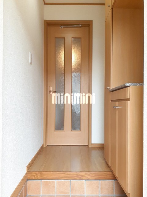 玄関　下駄箱完備の玄関スペース。