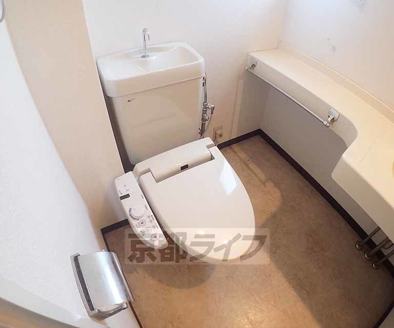 トイレ　ウォシュレット付きです。