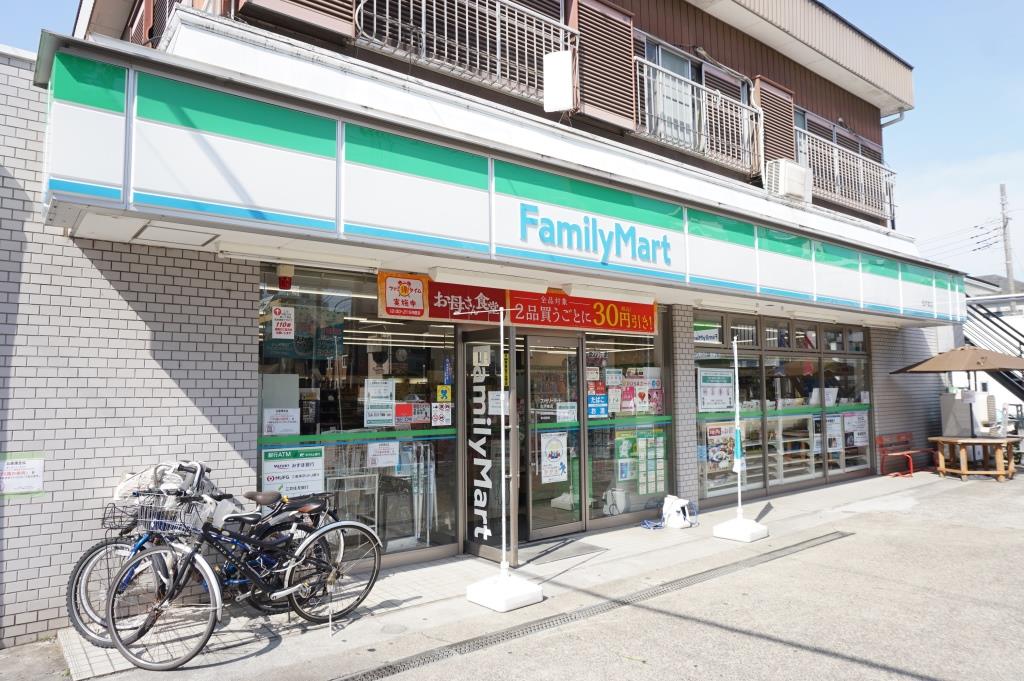 コンビニ　ファミリーマート 松戸東店（コンビニ）まで300m