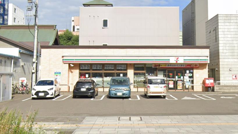 コンビニ　セブンイレブン札幌南6条店（コンビニ）まで158m