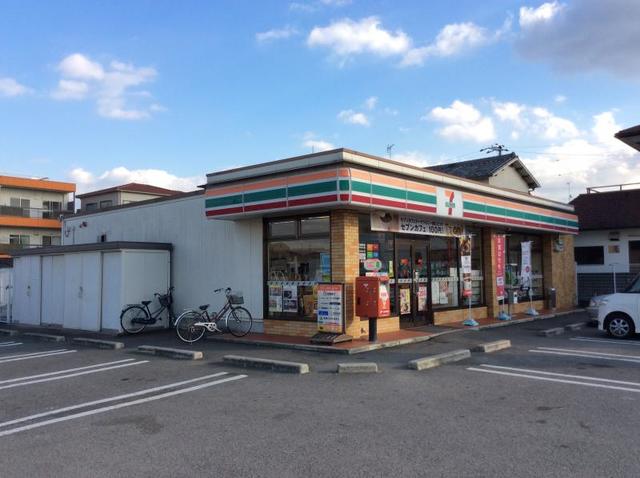 コンビニ　セブンイレブン和歌山津秦店（コンビニ）まで612m