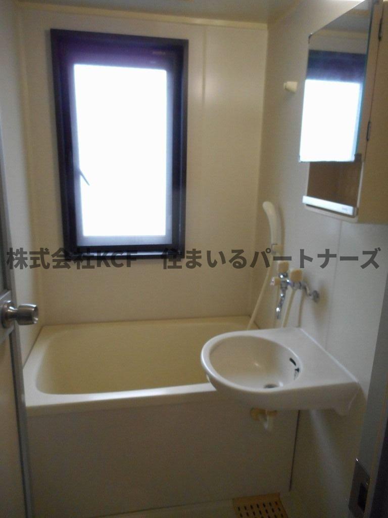 バス・シャワールーム　コンパクトで使いやすいお風呂です