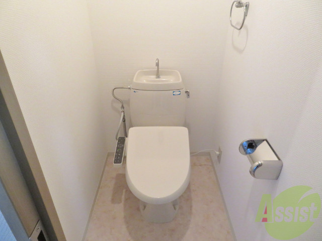 トイレ　ウォシュレット機能がついたトイレです。安心して使用できます。