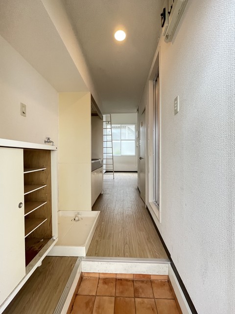 玄関　※別部屋参考写真