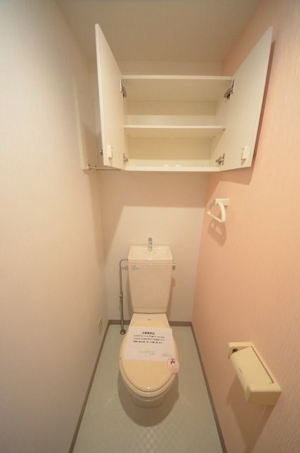 トイレ　☆ストックが置けるのは大変便利！☆