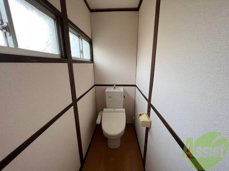 トイレ　トイレはコチラです。シンプルな作りが一番ですね。