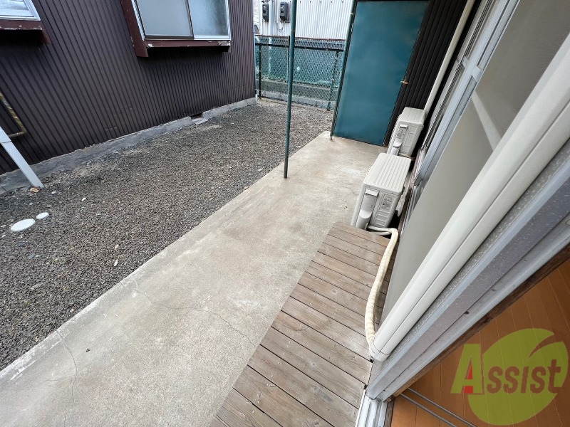 バルコニー　バルコニーはコチラです。長さも幅もちょうどいい広さですね。