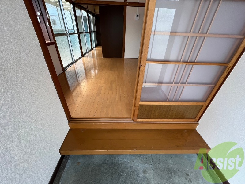 玄関　玄関から撮影しました。お部屋の明るさが伝わりますか？