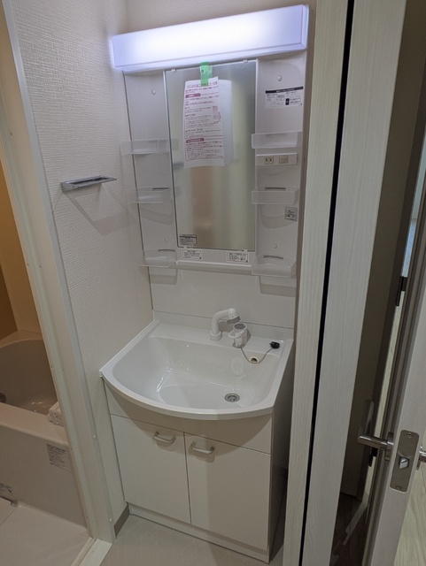 洗面設備　同タイプ参考写真（配色形状等異なる場合があります）
