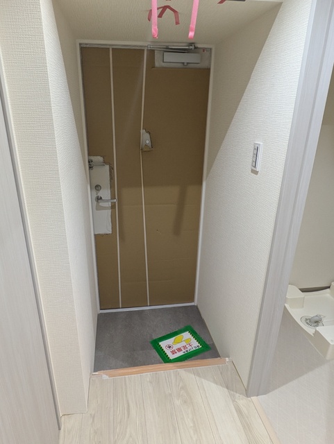 玄関　同タイプ参考写真（配色形状等異なる場合があります）