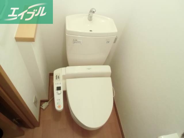 トイレ　トイレは洗浄機能付き温水シャワー付（＾＾）ｖ