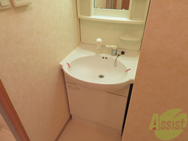 洗面設備　洗面は独立になっているので忙しい朝もばっちりですね。