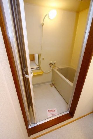 バス・シャワールーム　落ち着いた空間のお風呂です