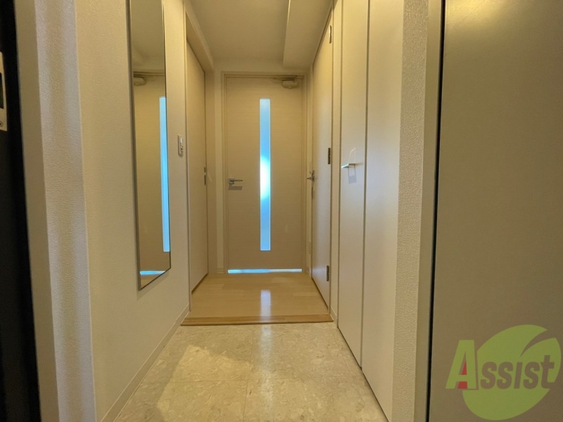 玄関　玄関の様子です。明るい印象ですね。気分もあがりそう。