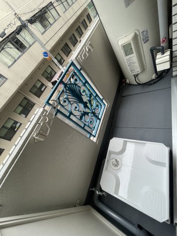 バルコニー　暖かな日差しのふりそそぐバルコニー