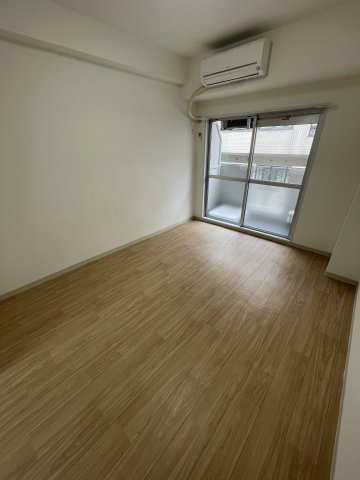 居室・リビング　こちらのリビングで趣味の時間をお楽しみください