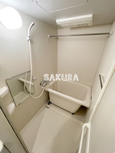 バス・シャワールーム　雨の日でも安心の浴室乾燥機付きです♪