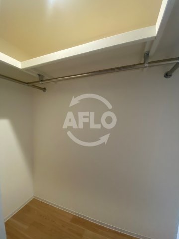 収納　セレニテフラン谷町四丁目アリエ　ウォークインクローゼット