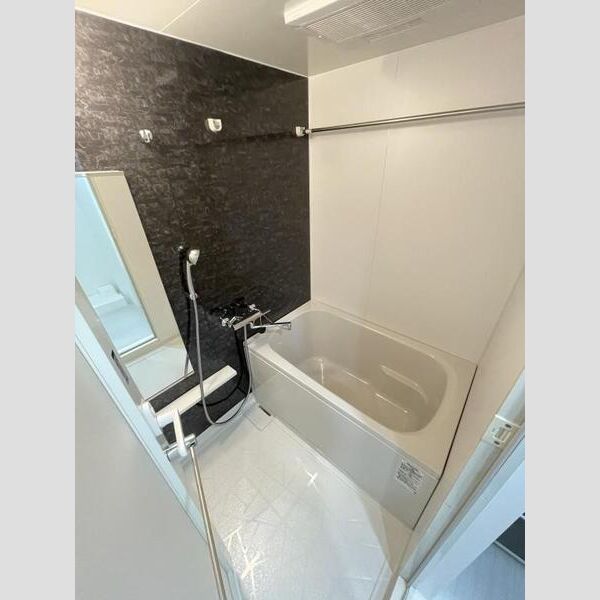 バス・シャワールーム　※写真は同じマンションの違う部屋のものになります。