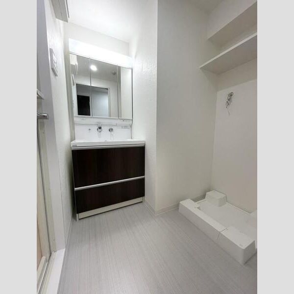 洗面設備　※写真は同じマンションの違う部屋のものになります。