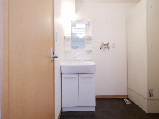 洗面設備　朝の身支度に便利な洗面台です♪