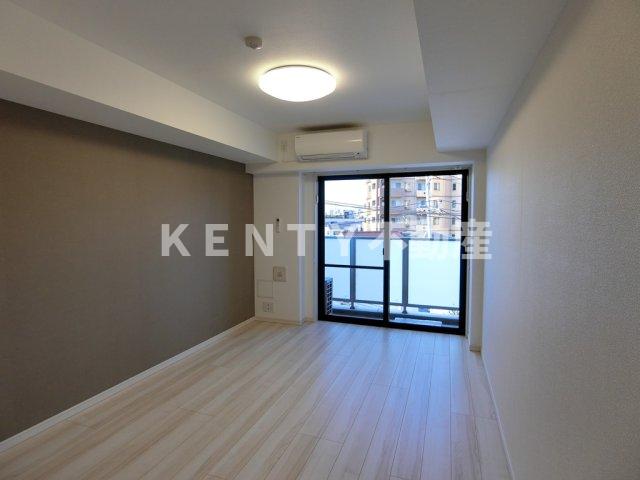 居室・リビング　こちらのリビングで趣味の時間をお楽しみください