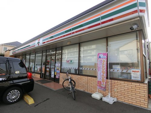 コンビニ　セブンイレブン世田谷北烏山８丁目店（コンビニ）まで692m