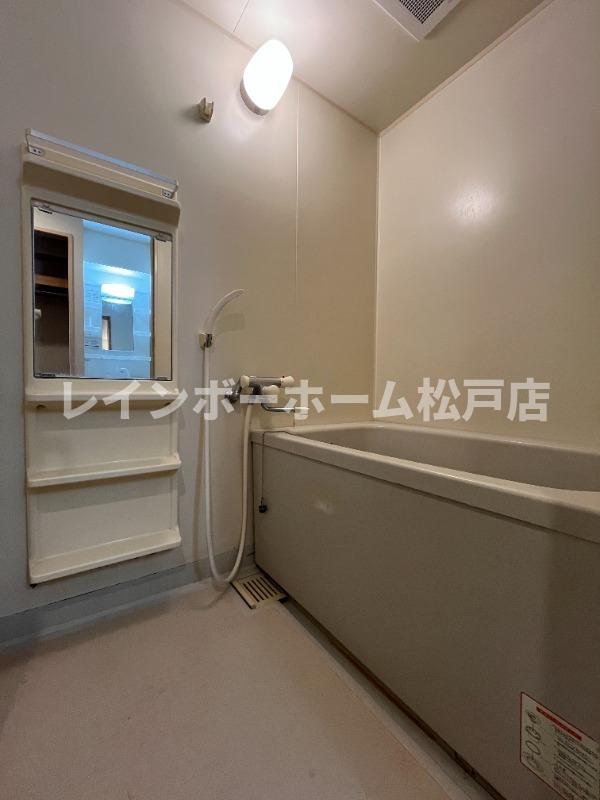 バス・シャワールーム　お風呂で日々の疲れを落としましょう