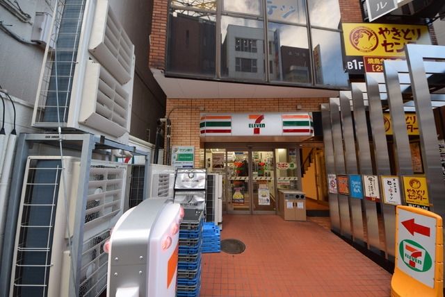 コンビニ　セブンイレブン（コンビニ）まで370m