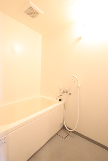 バス・シャワールーム　バストイレ別です♪