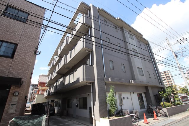 建物外観　オートロック・エレベーター、鉄筋コンクリート４階建てマンショ