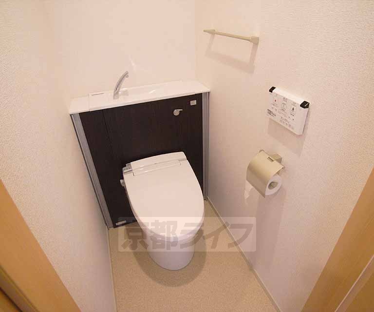 トイレ　ウォシュレット付きです。