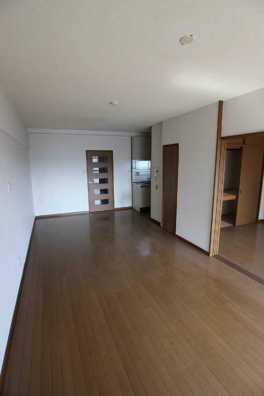 居室・リビング　リビングは驚きの広さです。