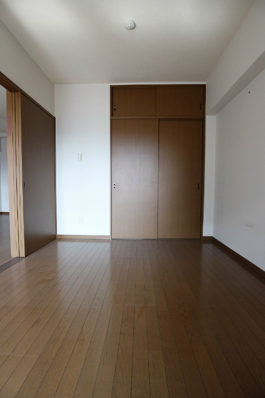 その他部屋・スペース　ベッドルームも6帖を超えているので広々しております。