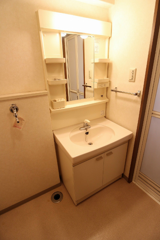 洗面設備　もちろん独立洗面台付きです。